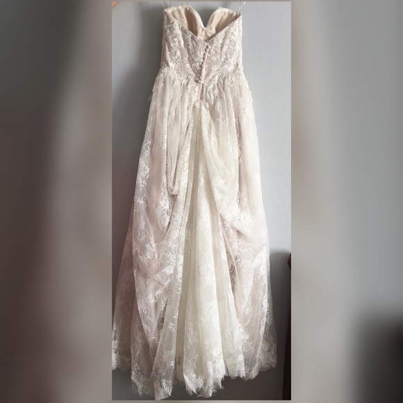 Lace wedding dress - Picture 2 of 7